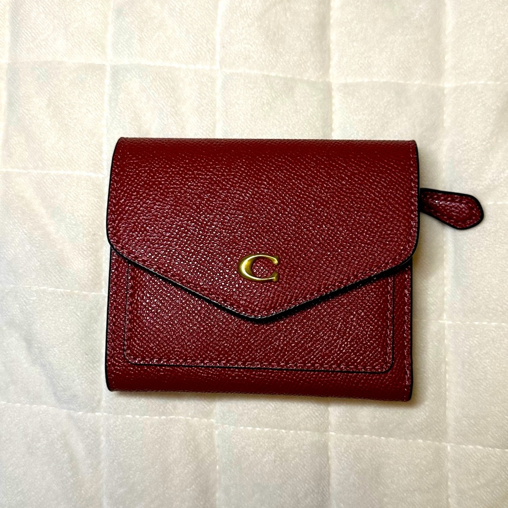 COACH Crossgrain Leather Wyn Small Wallet